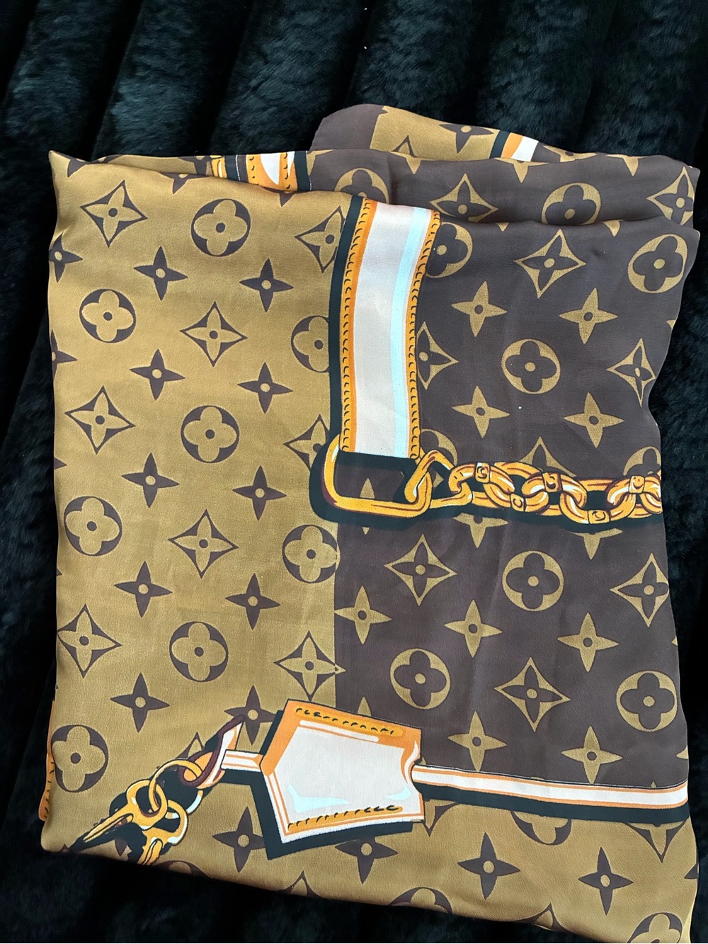 New Luxury X-Large Monogram Lock & Key Silk Scarf